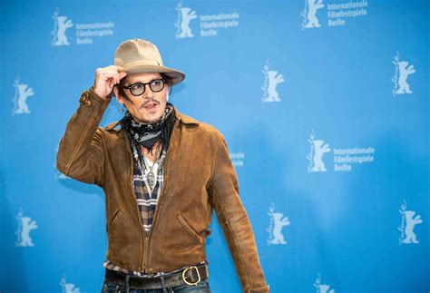 В башкирии пожилая автомобилистка перепутала педали и сбила женщину. Berlinale 2020: Johnny Depp beschwört die Kraft des Kinos