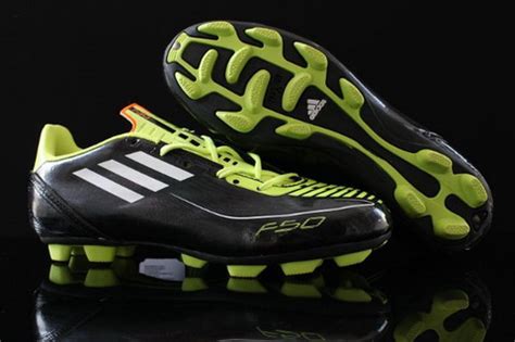 Ada sesesiapa yang mahu membeli kasut futsal baru. ShukRi KhaLiD: Cara memilih Kasut Bola @ Futsal