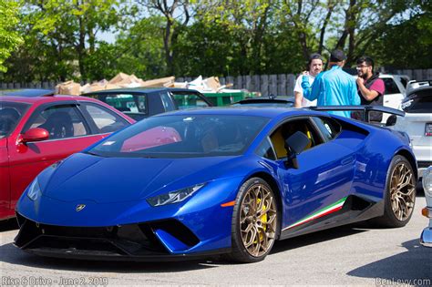 Blue Lamborghini Huracán