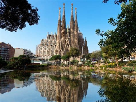 Amazing Tourist Attractions To See In Barcelona Spain