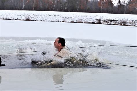 Photo Essay Photo Essay Soldier Takes Plunge For Cold Water Immersion