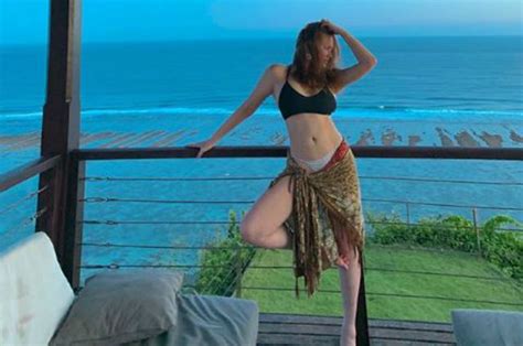 Look Ellen Adarna Flaunts Summer Body In Bali Showbiz Chika