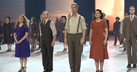 Roosevelt → sara delano → warren delano → deborah church → deborah perry → samuel perry → ebenezer perry → esther taber → esther cooke → john cooke → francis cooke. James Cooke speelt zijn eerste '40-45' | Showbizz | hln.be