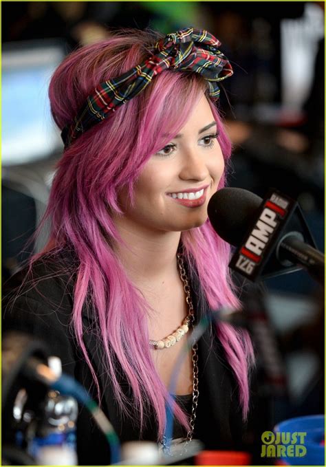 Demi Lovato Shows Off New Pink Hair For Grammys Interviews Photo