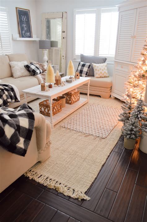 Cozy home decor is just so warm and cozy. Cozy Cottage Winter Living Room Decorating Ideas - Fox ...