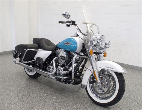 2016 Road King A Classic Look W Added White Wall Tires And Leather