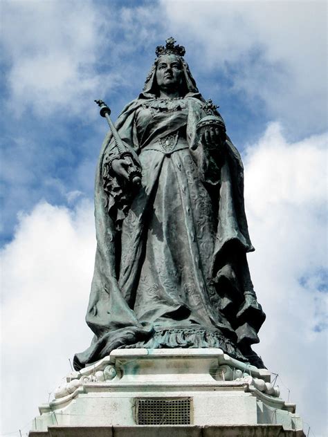 Victoria Statue Hull Yorkshire The Statue Of Queen Victo Flickr