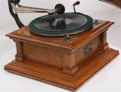 Oak Victor Type V Phonograph