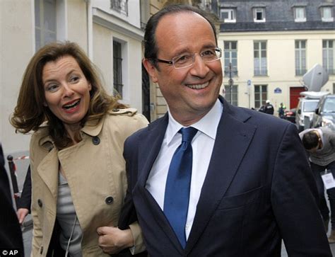 Frances President Francois Hollande Sent 29 Texts A Day To Win Back
