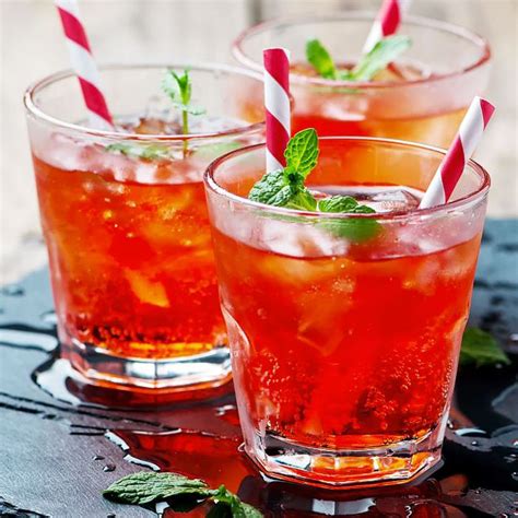 This could include simple rum and cola or vodka and cranberry. The 11 Best 2-Ingredient Cocktails