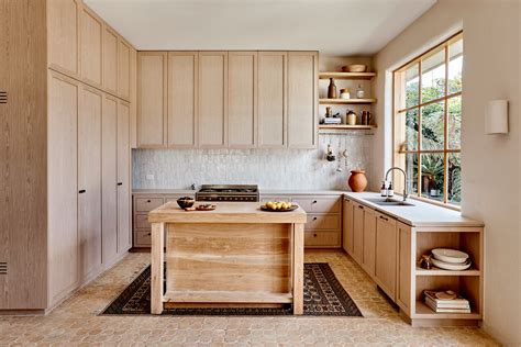 Otro elemento ideal para las cocinas rústicas son las bancadas o muebles de obra. A Star Modern-Rustic Kitchen in Melbourne: Australian ...