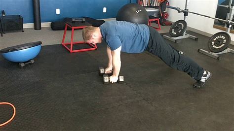 Alternating Plank Row With Dumbbell Youtube