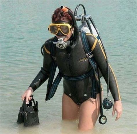 Pin By Ga Is On 特殊功能服饰 Scuba Girl Wetsuit Scuba Diver Girls Wetsuit