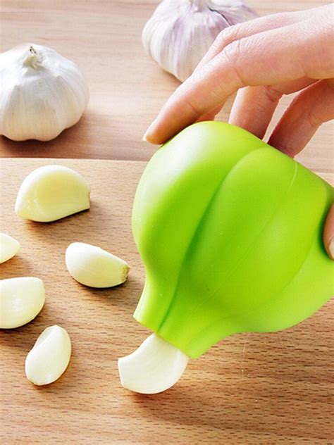 Random Color Garlic Peeler Creative Kitchen Tool Silicone Peeling