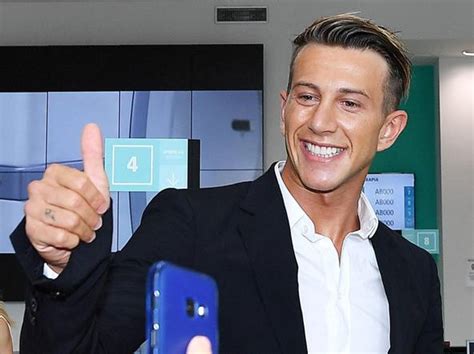 The barbarian longhair trope as used in popular culture. Calciomercato: Bernardeschi valutato troppo (come del ...