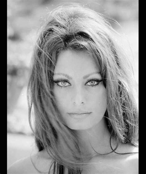 Sophia Loren Poses For A Self Portrait In 1968 Sophia Loren In