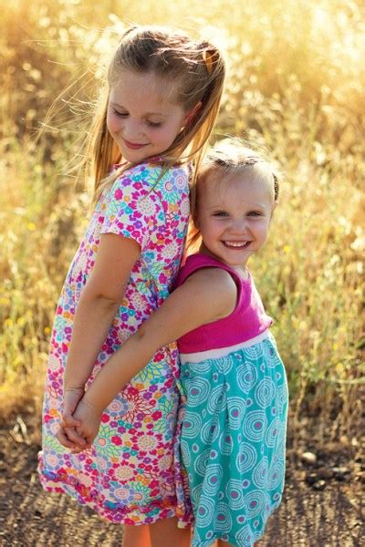 3 Posing Tips For Young Siblings