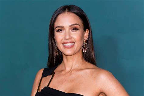 Try Jessica Albas Gym Workout From Her Trainer Afpkudos