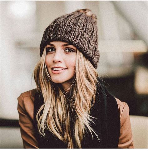 Fashionable Women Hats For Winter And Snow Outfits 28