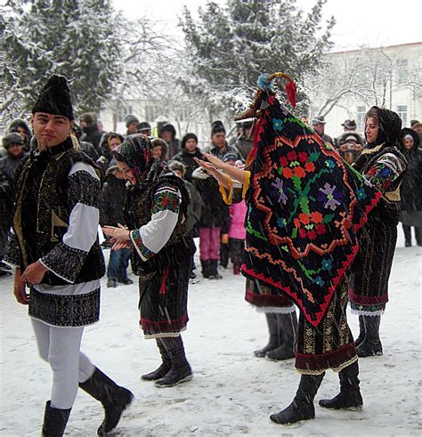 Traditii Si Obiceiuri Bucovinene De Anul Nou Pagina De Folos