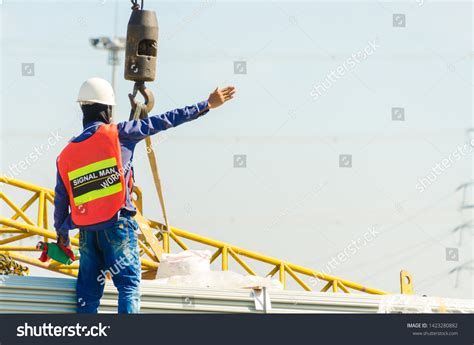 People Give Crane Signal Signal Construction Stock Photo 1423280882