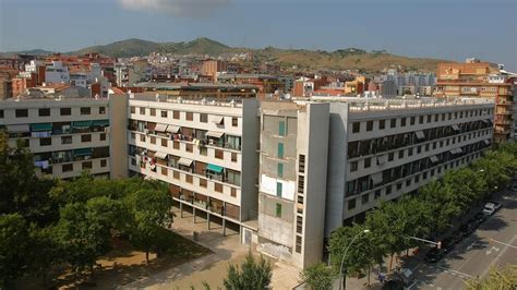 The casa bloc is a residential building built between 1932 and 1936 found in the sant andreu district of the city of barcelona (catalonia, spain). Se buscan 50 viviendas de manera urgente para alquileres ...