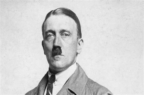 Apakah Kalian Tahu Alasan Kumis Adolf Hitler Berbentuk Kotak Ini Sebabnya