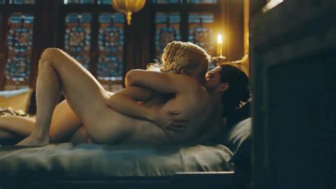 Nude Scenes Emilia Clarke And Kit Harington S Butt On Game Of Thrones Video