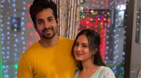 Puja Banerjee And Kunal Verma Opt For Registered Marriage Donate