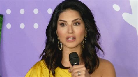 Sunny Leone Reveals The Bizarre Requests She Gets From Fans Hindi