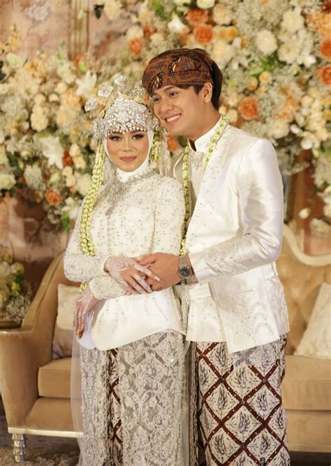 Inspirasi Pernikahan Adat Sunda Ala Selebriti Tanah Air Cantik Banget