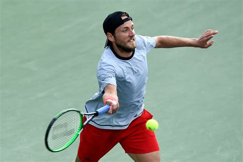 The racquet that diego schwartzman endorses, the head graphene xt radical pro is one of the most popular racquets at the recreational level. Teilnehmer - Sky Sport Austria