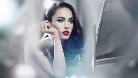 1366x768 Megan Fox Face Lipstick 1366x768 Resolution Wallpaper Hd