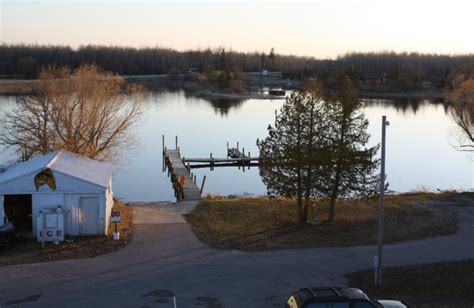 It is a county seat of lake of the woods county and is known as the walleye capital of the world. Bugsy's on Bostic (Baudette, MN) - Resort Reviews ...