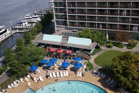 Pool At The Westin Bayshore Jennifer Macaulay Flickr