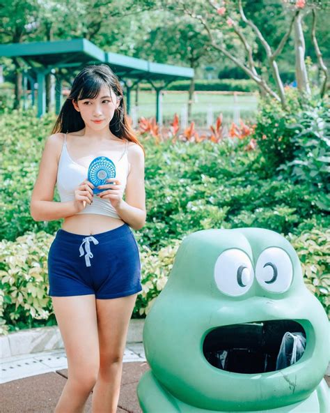 Contrast Cuteinnocent Dimple Hong Kong Girl Ellie Hides Hot Curves
