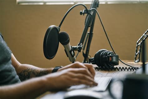Cara Membuat Script Podcast yang Wajib Diketahui Pemula - Glints Blog