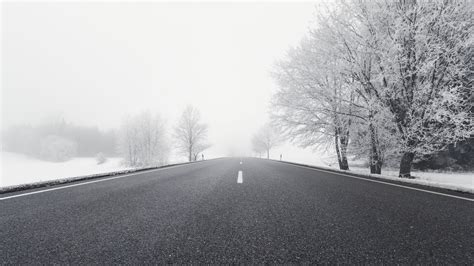 Download Wallpaper 3840x2160 Road Winter Bw Snow Fog Trees