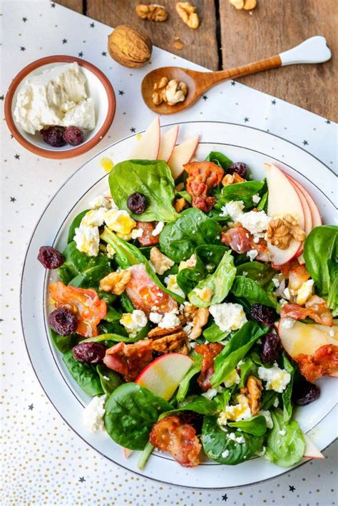 Warmer rosenkohlsalat mit haselnüssen und cranberries. Feldsalat mit Speck, Äpfeln, Walnüssen, Cranberrys und ...