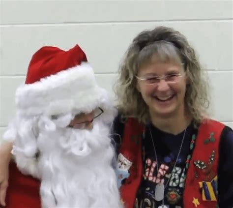 Us Soldier Disguises As Santa And Pulls Off A Christmas Surprise For Mom