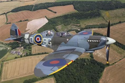 Czech Ww2 Raf Hero Flies A Spitfire Over Britain Again At The Age Of 93