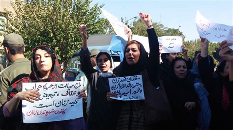 تجمع اعتراضی زنان در تهران در اعتراض به اسید پاشی عکس