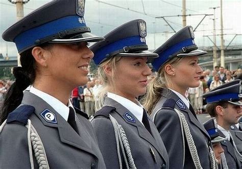 Polis Wanita Malaysia Diantara Polis Wanita Tercantik Di