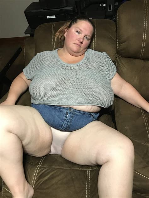 Huge Tits Nipples Poking Through Shirt Bbw Braless Non Nude Pics