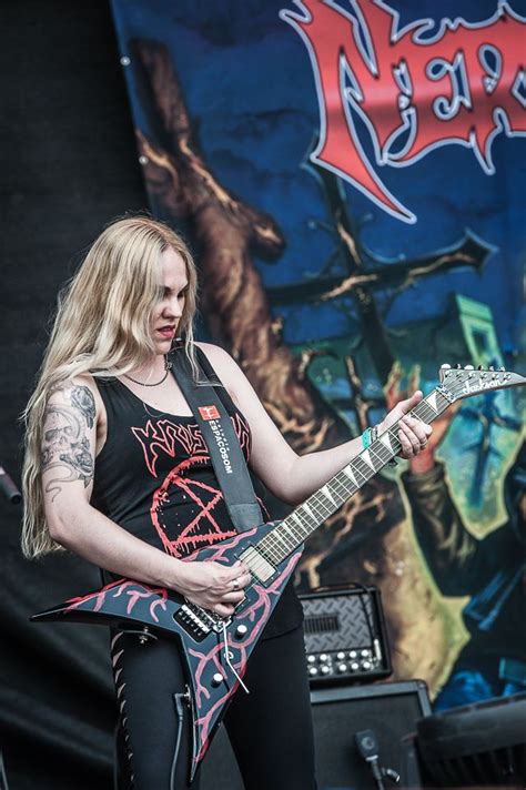 Prika Amaral Guitarra De Nervosa Metal Girl Style Heavy Metal Bands