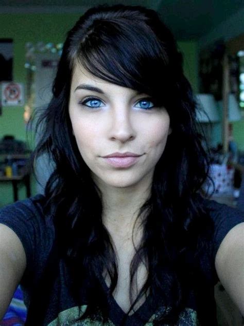 Imgur The Most Awesome Images On The Internet Black Hair Blue Eyes Girl Dark Hair Blue Eyes