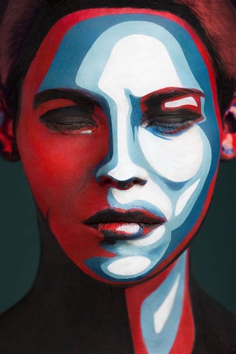 Makeup Incredibly Transforms Faces Into Iconic 2d Prints Maquillage Artistique Costume De Pop