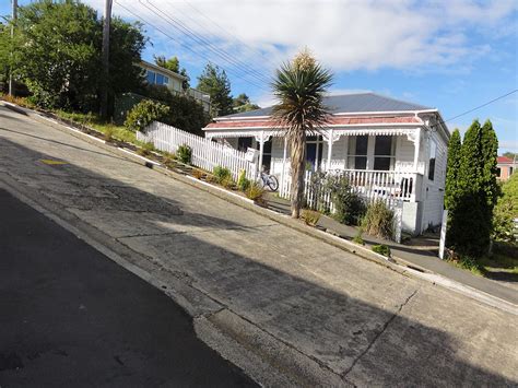 Januar 2000 nutzte außerdem ein fahrradfahrer die steilste straße der welt für einen neuen rekord. Baldwin Street in Dunedin: die - wieder - steilste Straße ...