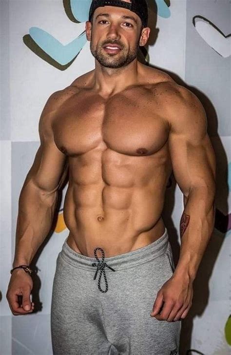 Pin by 胡勤 on Bodybuilders Sexy men bodies Muscle men Muscular men