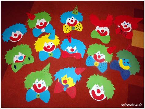 Hier findest du fensterbilder für weihnachten mit kostenlosen vorlagen zum herunterladen und ausdrucken. Wir basteln für Karneval Clown Fensterbilder - Redroselove ...